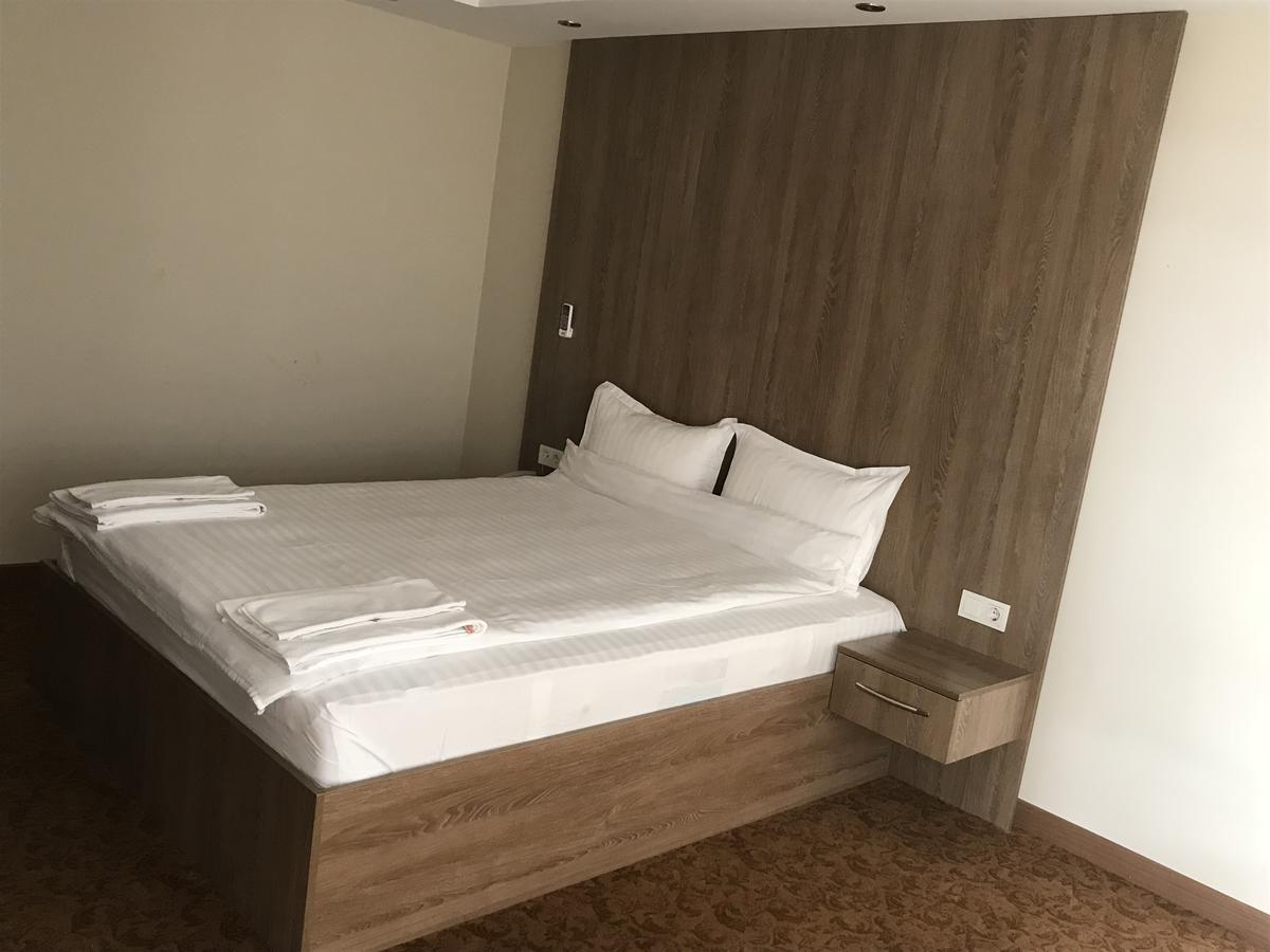 Ny World Hotel Istanbul Bagian luar foto