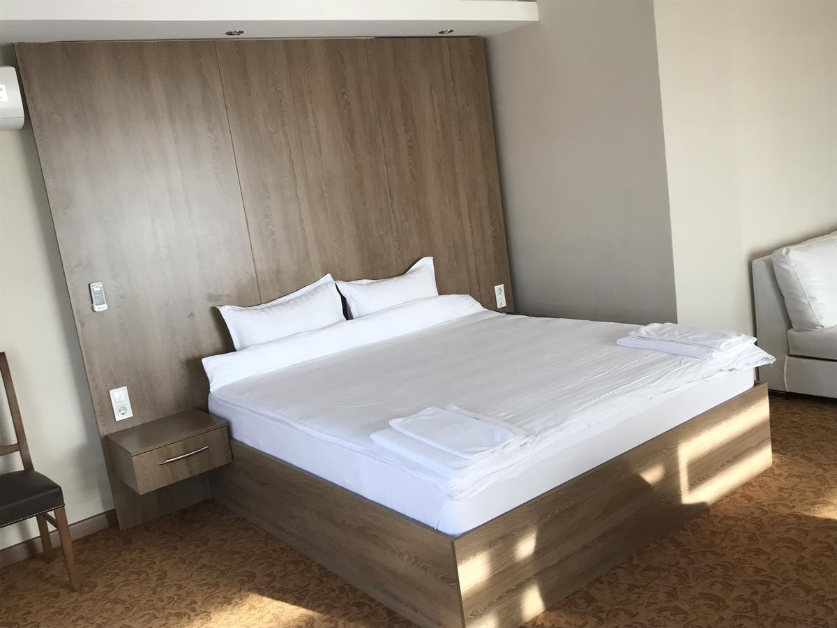 Ny World Hotel Istanbul Bagian luar foto